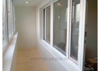 Теплое остекление балкона профилем rehau с утеплением и деревянной отделкой в Мытищах