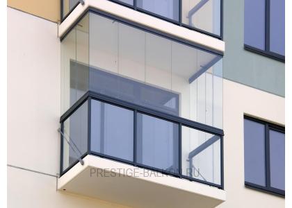 Безрамное остекление балкона с внешней отделкой в Мытищах