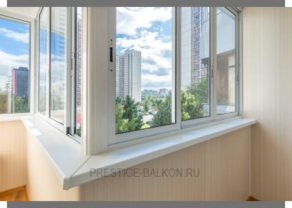 Холодное раздвижное остекление алюминиевыми окнами с отделкой стен и потолка ламинированными панели в Мытищах