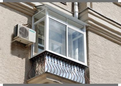 Холодное остекление балкона алюминиевыми окнами с металлической крышей Мытищах