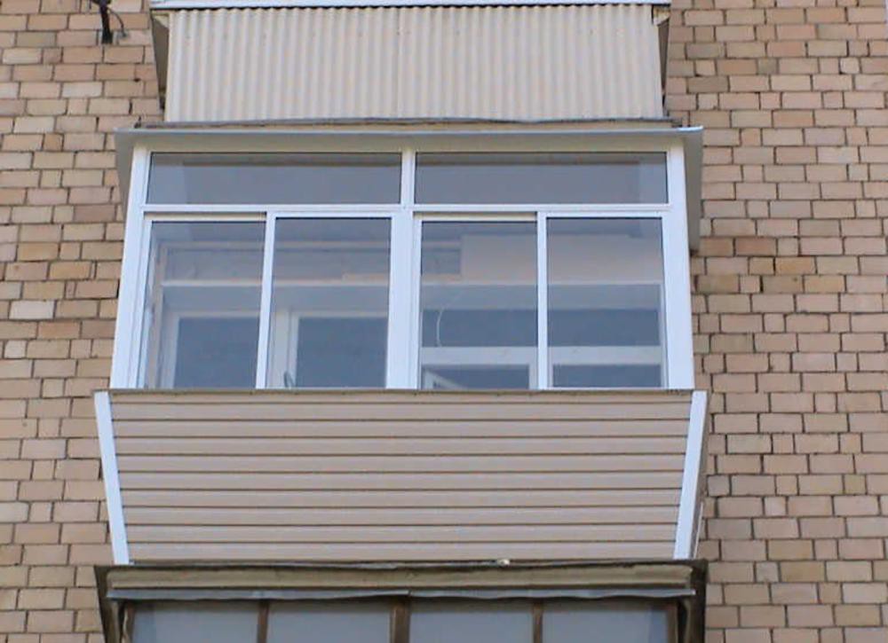 Холодное остекление алюминиевыми окнами с выносом и нащельниками в Мытищах