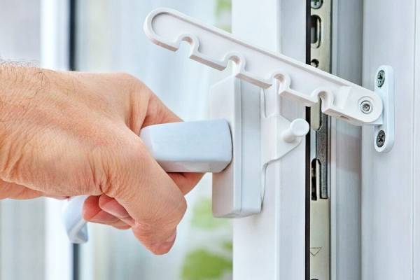 Остекление балконов в Мытищах