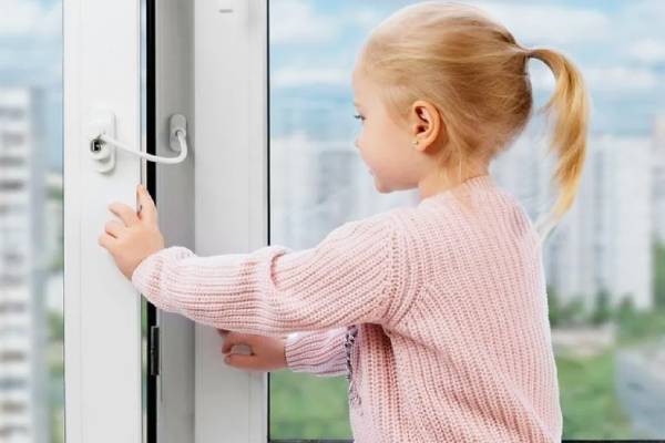 Остекление балконов в Мытищах